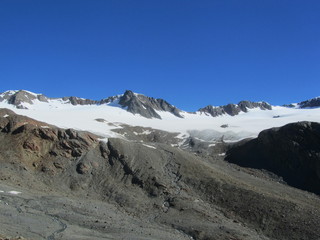 Hiking through glaciers in the austrian alps