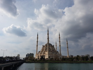 Fototapeta na wymiar Adana Central Mosque, stone bridge and Seyhan river together.
