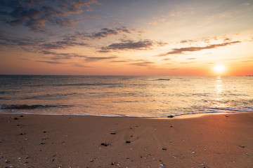Fototapeta na wymiar Sunrise at the beach.