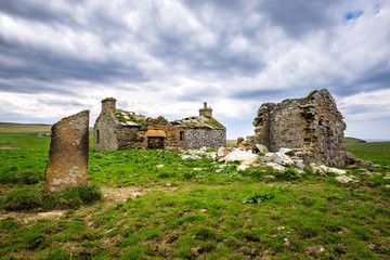 Fototapeta na wymiar Ruins of a house near Yesnaby