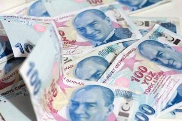 Fototapeta na wymiar Turkish Lira banknots. 100 TL and 200 Tl.