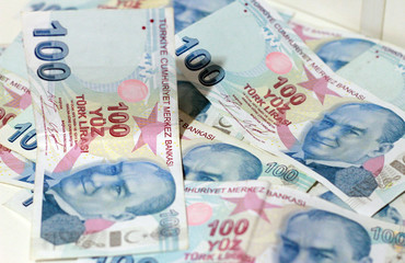Turkish Lira banknots. 100 TL and 200 Tl.