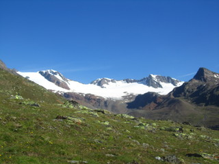 Fototapeta na wymiar Hiking in the austrian alps