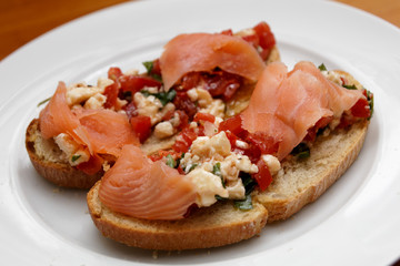 Bruschetta mit Lachs