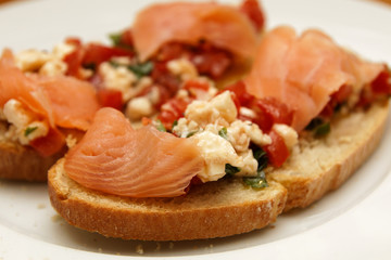 Bruschetta mit Lachs