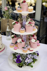 Cupcakes und Macarons für die Hochzeit