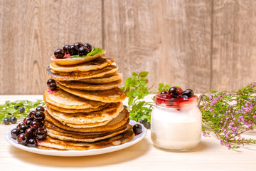 Pancakes with black currant berries and yoghurt