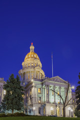 Naklejka premium Night view of the historical Colorado State Capitol