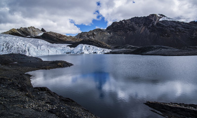 Fototapeta na wymiar Glaciar Pastoruri