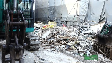 東京・住宅密集地・家屋解体現場