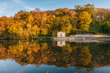 Autumn color at Lake Roland at Robert E Lee Park in Baltimore, Maryland