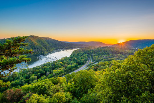 Sunset view of the Potomac River, from Weverton Cliffs, near Harpers Ferry, West Virginia.