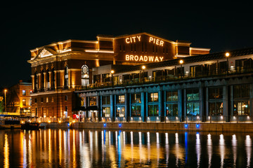The historic Broadway Pier at night, in Fells Point, Baltimore, Maryland. - obrazy, fototapety, plakaty