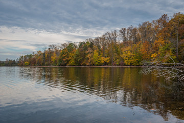 Fototapeta premium Autumn color at Loch Raven Reservoir, in Cockeysville, Maryland.
