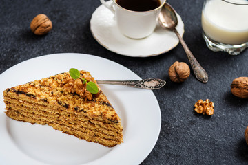 Dessert honey cake