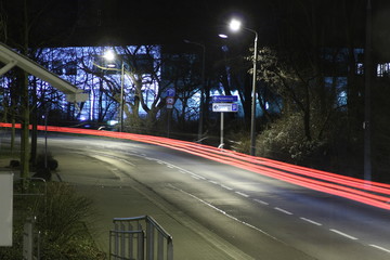 Fototapeta na wymiar Strasse bei Nacht