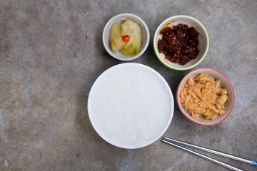 Boiled jasmine rice serving in white bowl