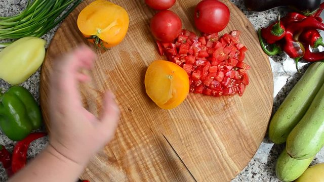 The cook cuts tomato.	Preparation of vegetables.	