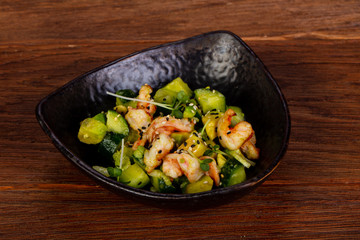 Salad with shrimp and avocado