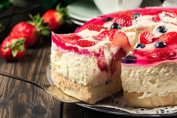 Cheesecake with strawberries, blueberry and jelly