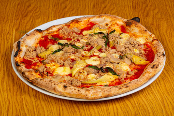 Pizza with tuna