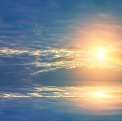 Fototapeta premium Beautiful sun rise in blue sky
