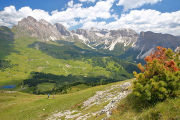 Fototapeta na wymiar Puez Odle mountain range viewed from Mount Pic (above Raiser Pass), Val Gardena, Dolomites, Italy