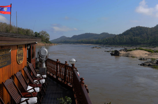 North-Laos: Travelling in a Mekong Cruise ship to the Buddhist Pak Ou caves