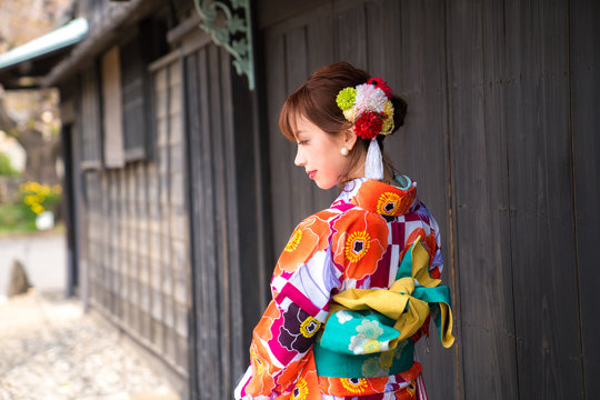 見返り美人 の画像 184 件の Stock 写真 ベクターおよびビデオ Adobe Stock