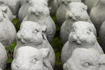 Fototapeta na wymiar Rabbit sculptures in the garden.