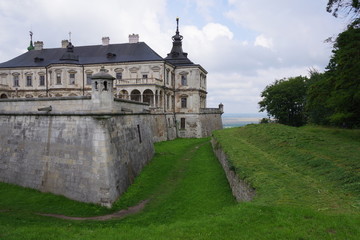 Fototapeta na wymiar old castle and fortress wallsold castle and fortress walls
