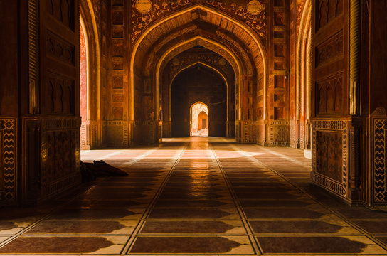 Decorated corridors and hallways in the Taj Mahal main mosque, Agra, India.