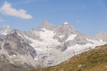 Obraz premium Zermatt, Alpy, góry Valais, Valais, Zinalrothorn, herb fali, lodowiec, koleje górskie, szlak turystyczny, Blauherd, lato, Szwajcaria