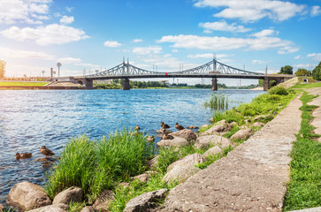 Старый Волжский мост в Твери и утки The Starovolzhskiy bridge in Tver