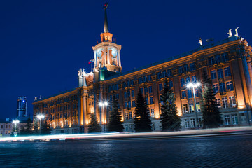 Naklejka premium Yekaterinburg beautiful building at night
