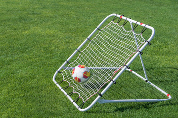 Rebounder f&uuml;r effektive Trainings&uuml;bungen beim Fu&szlig;ball
