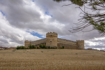 Castillo de Grajal de Campos en la provincia de Leon, España