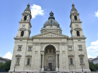 Fototapeta na wymiar La Basilique Saint-Etienne (Budapest)