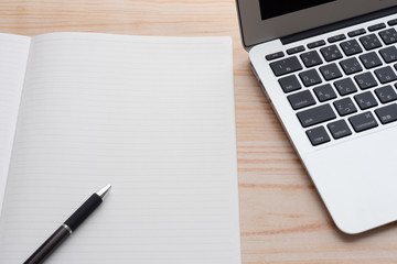 デスクとノート