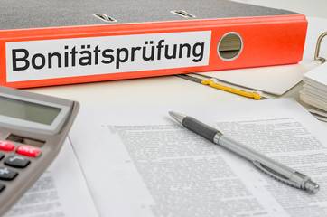 Aktenordner mit der Beschriftung Bonitätsprüfung