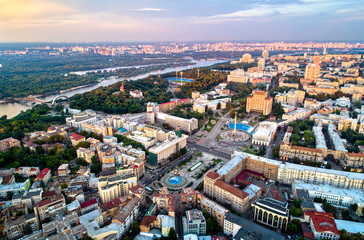 Naklejka premium Aerial view of Independence Square - Maidan Nezalezhnosti and other landmarks in Kiev, Ukraine