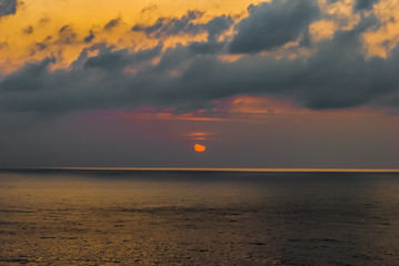 Fototapeta premium Beautiful sunset Golden hours sky with clouds