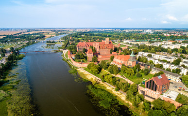 Fototapeta na wymiar Malbork Castle on the bank of the Nogat River. UNESCO world heritage in Poland