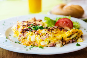 omelet with ham tomato and green salad