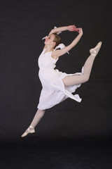 Fototapeta na wymiar Young ballerina