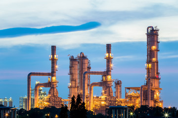 Obraz na płótnie Canvas refinery and natural gas power plant