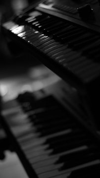 Piano en monocromo
