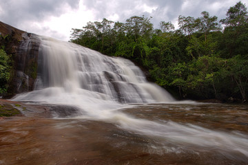 Namtok Chet Si Waterfalls , this waterfall comes from a stream of Huai Ka-am and flows along a high sandstone cliff spreading over a long line. The fall of the water causes