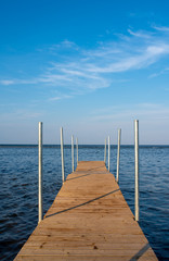 Obraz premium Mole (pier) on the lake. Wooden bridge. Lake for fishing with pier.