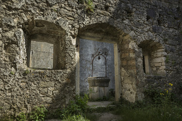 Fototapeta na wymiar Vieux puits en pierre
